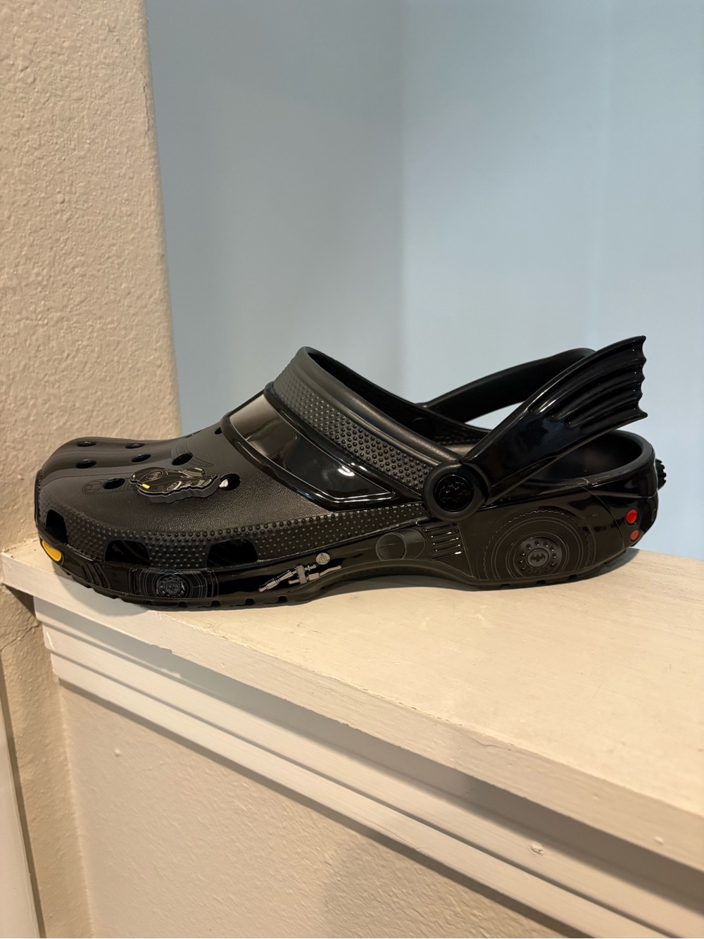 Batman Batmobile Crocs Classic Clog Size 12 Men's New In Original Bag - Picture 4 of 9